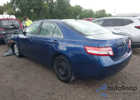 2010 Toyota Camry Le z USA, uszkodzony, nr VIN 4T4BF3EK4AR083978